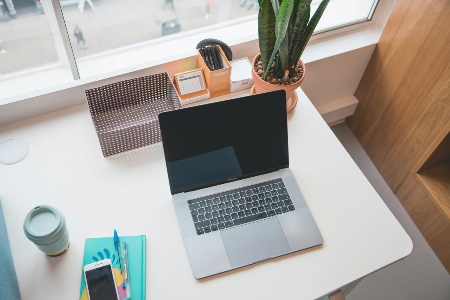 Espace de formation moderne avec équipements pédagogiques